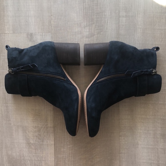 BRAND NEW size 8, navy, suede, zip-up booties. - Picture 2 of 4